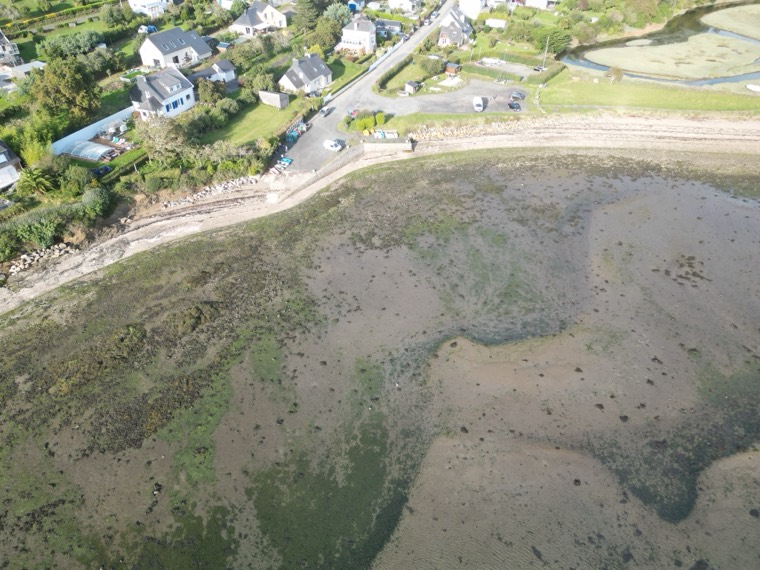 La pointe et les eaux du fond de rade
