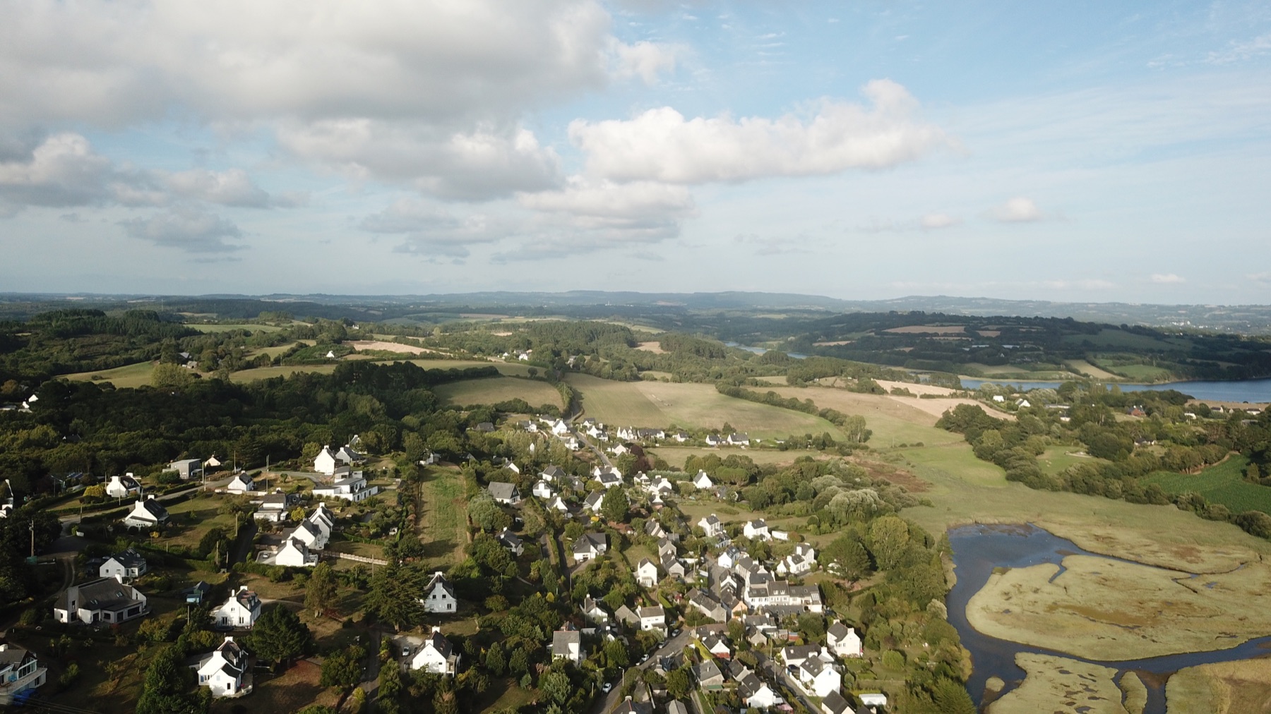 Vue aérienne de L'Hôpital-Camfrout et de la ria du Camfrout au petit matin